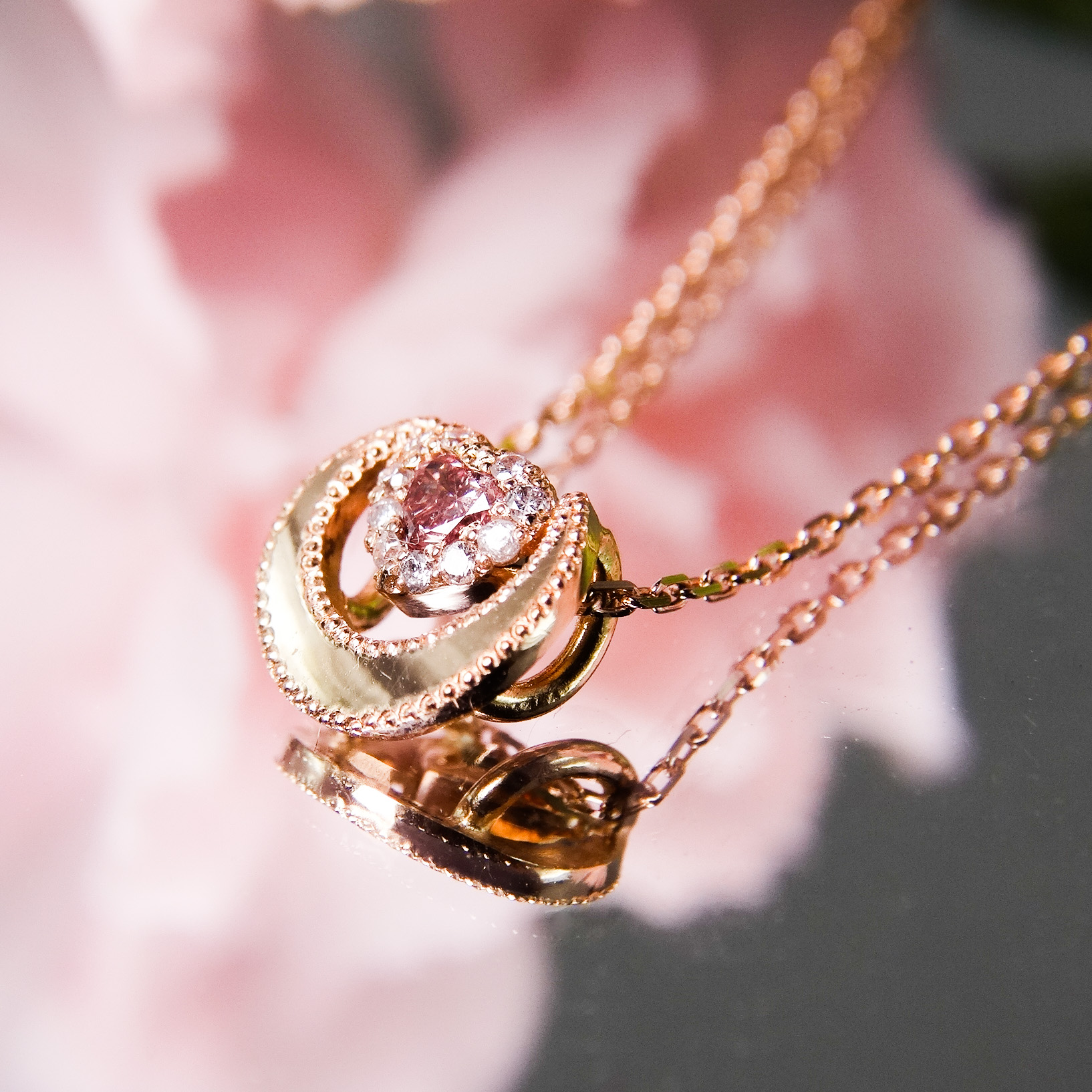 親子でお揃い　星座石のペンダント