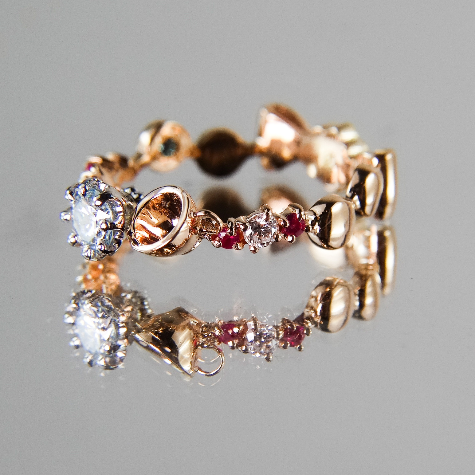 賑やかな薔薇のお茶会リング