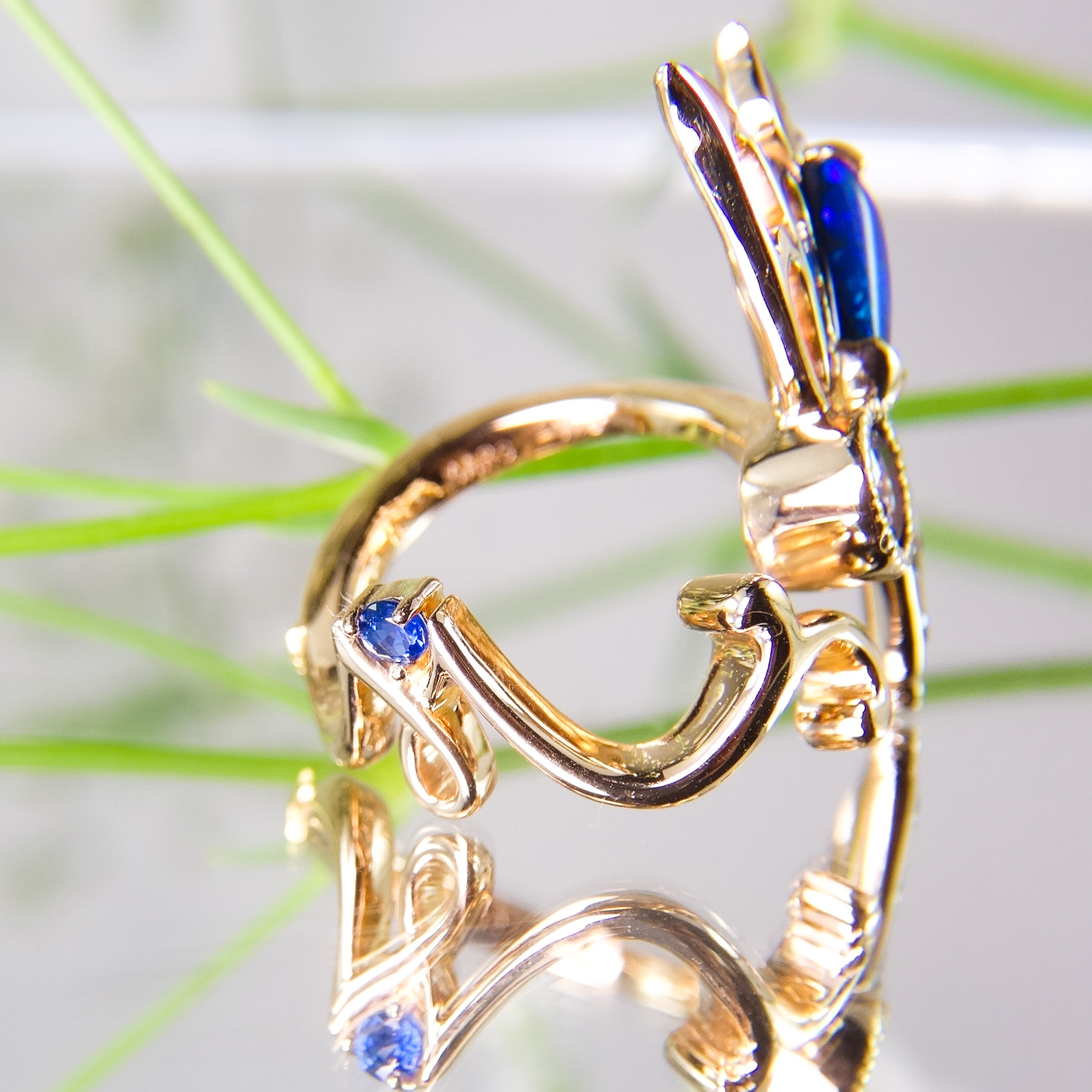 この世とあの世をつなぐ蝶のリング