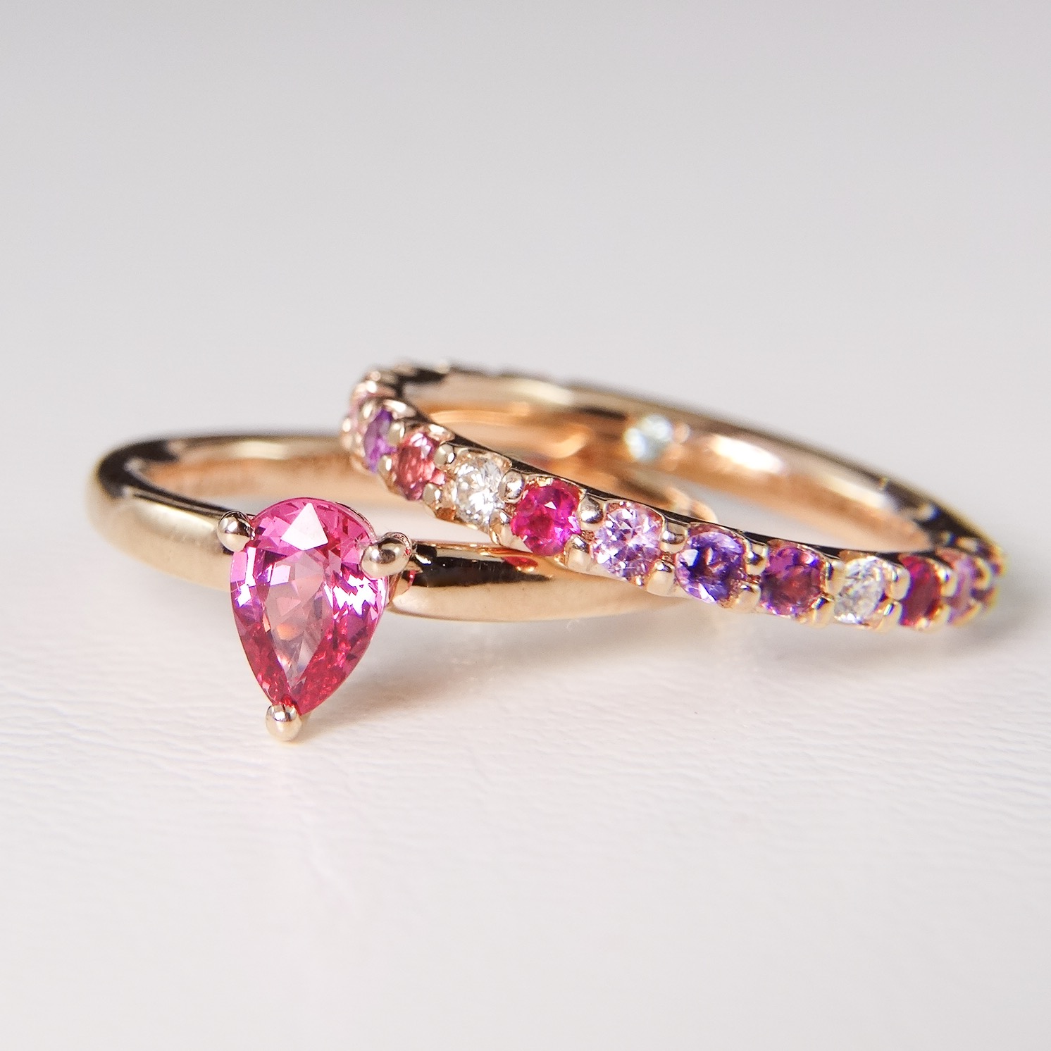 愛が重なるピンクスピネル＆マルチストーンエタニティ